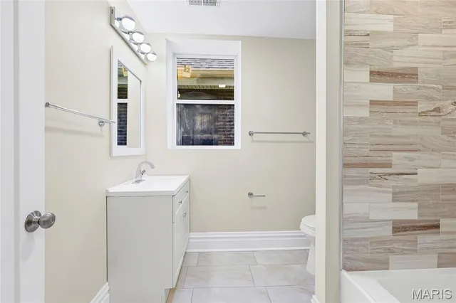 $949,999 | 5849 De Giverville Avenue, St. Louis, MO 63112