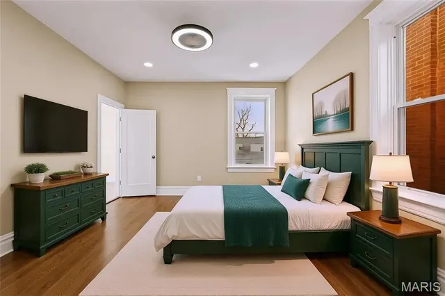 $949,999 | 5849 De Giverville Avenue, St. Louis, MO 63112