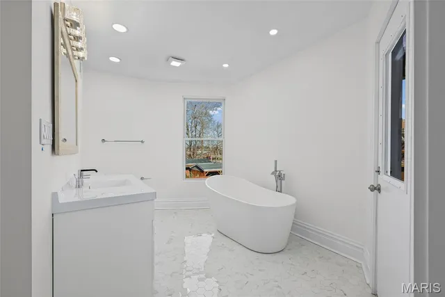 $949,999 | 5849 De Giverville Avenue, St. Louis, MO 63112