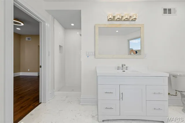 $949,999 | 5849 De Giverville Avenue, St. Louis, MO 63112