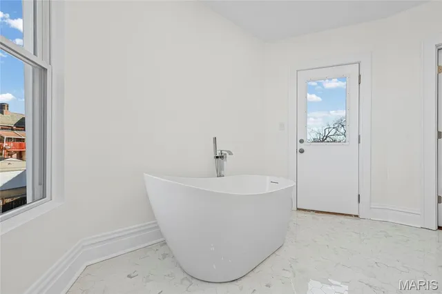 $949,999 | 5849 De Giverville Avenue, St. Louis, MO 63112