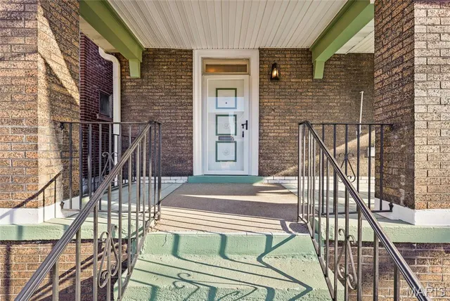 $949,999 | 5849 De Giverville Avenue, St. Louis, MO 63112