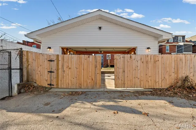 $949,999 | 5849 De Giverville Avenue, St. Louis, MO 63112