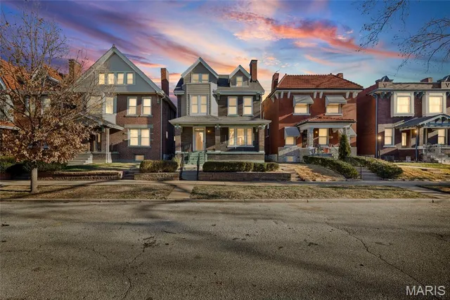 $949,999 | 5849 De Giverville Avenue, St. Louis, MO 63112