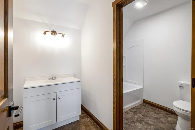 $374,900 | 1041 South Huntsville Road, Winchester, IN 47394