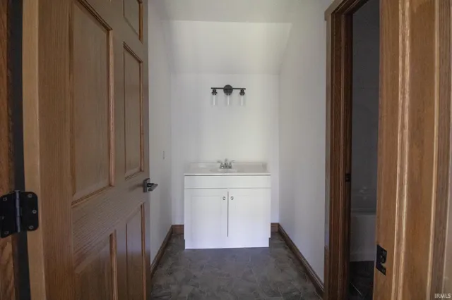 $374,900 | 1041 South Huntsville Road, Winchester, IN 47394