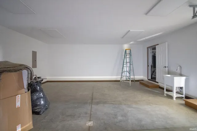 $374,900 | 1041 South Huntsville Road, Winchester, IN 47394