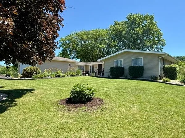 $639,900 | 10721 Grover Oaks Road, Roscoe, IL 61073