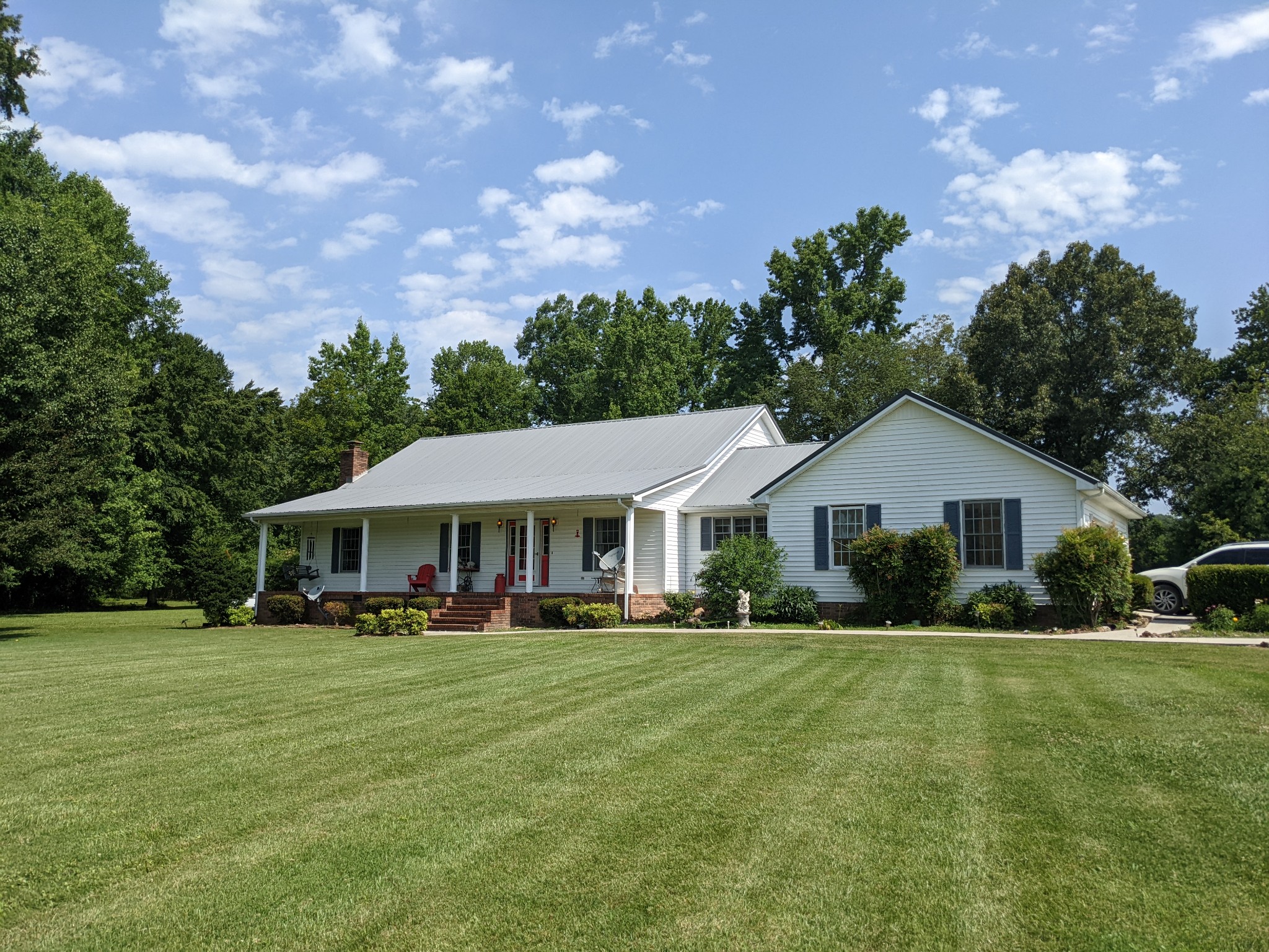 1843 Sainville Road Manchester, TN 37355 - Photo 1 of 32 a front view of a house with a yard