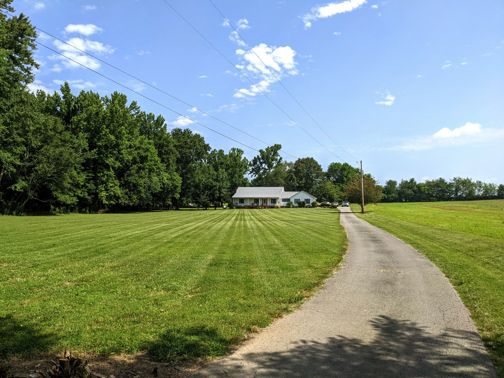 1843 Sainville Road Manchester, TN 37355 - Photo 2 of 32 a view of a house with a yard
