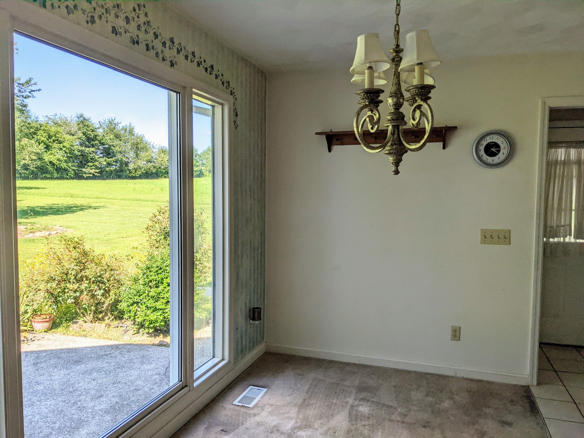 1843 Sainville Road Manchester, TN 37355 - Photo 27 of 32 a view of a room with a window
