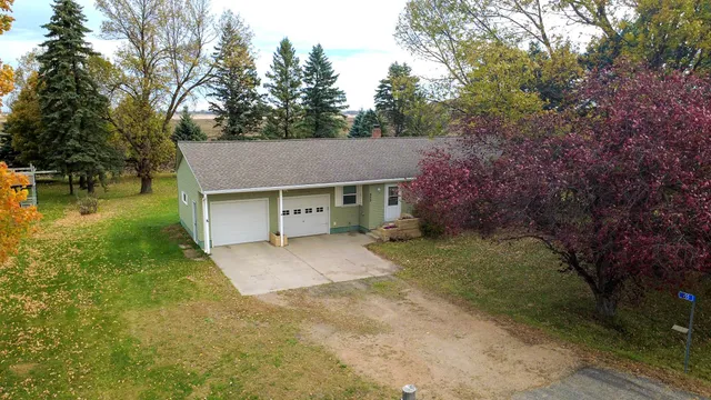 $199,900 | 555 North High Drive Northeast, Hutchinson, MN 55350