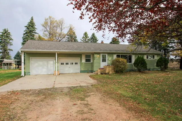 $199,900 | 555 North High Drive Northeast, Hutchinson, MN 55350