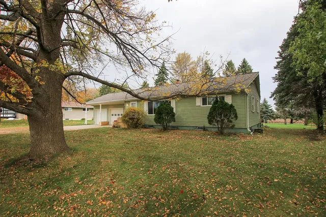 $199,900 | 555 North High Drive Northeast, Hutchinson, MN 55350