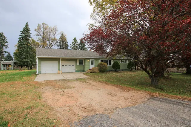 $199,900 | 555 North High Drive Northeast, Hutchinson, MN 55350