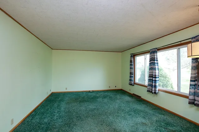 $199,900 | 555 North High Drive Northeast, Hutchinson, MN 55350