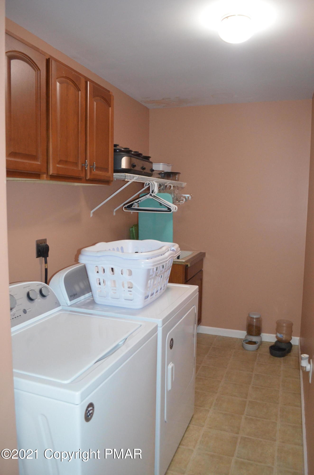 218 Nosirrah Road Albrightsville, PA 18210 - Photo 11 of 32 a utility room with dryer and washer