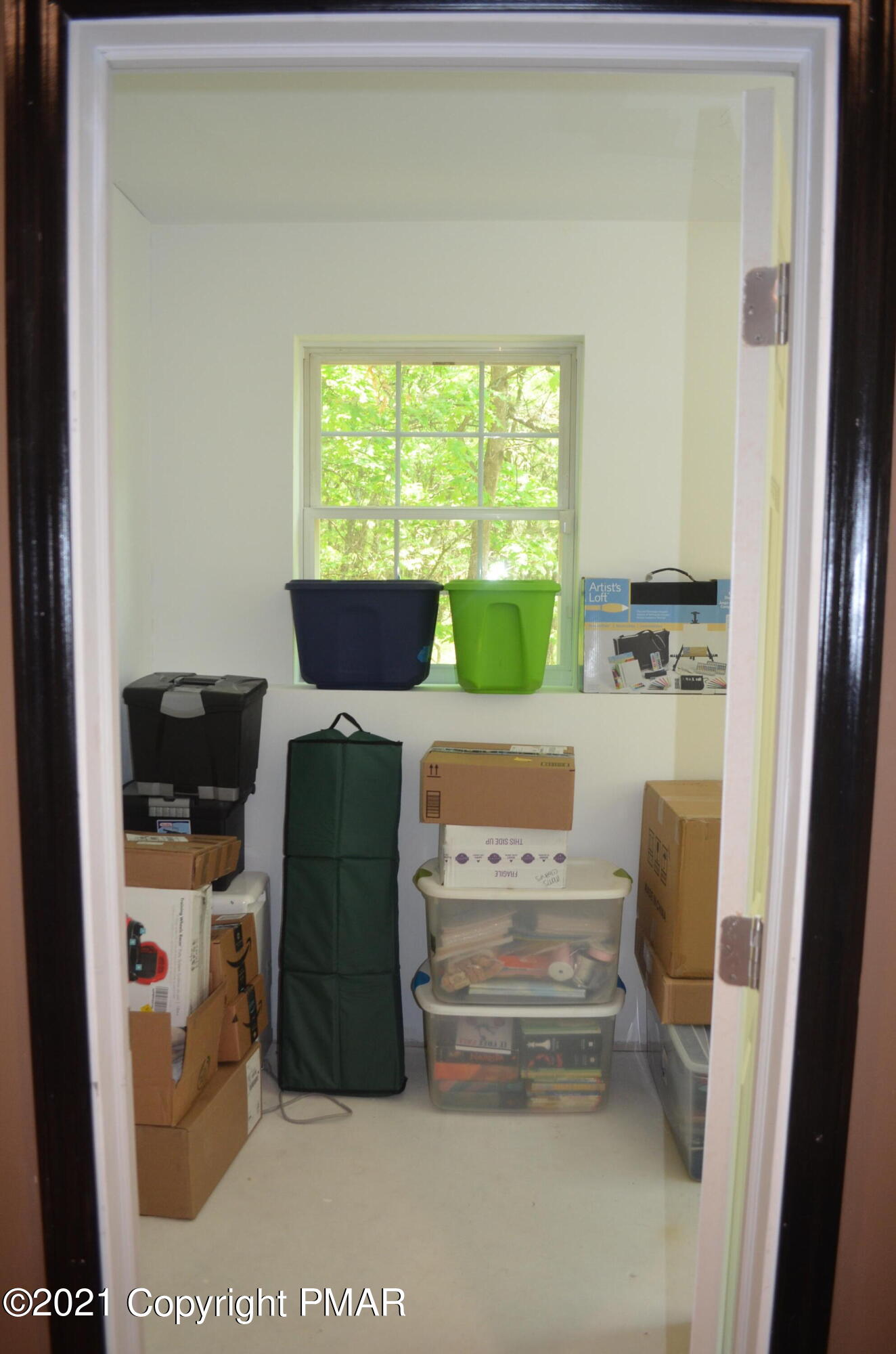 218 Nosirrah Road Albrightsville, PA 18210 - Photo 25 of 32 a room with a chair and a flat screen tv