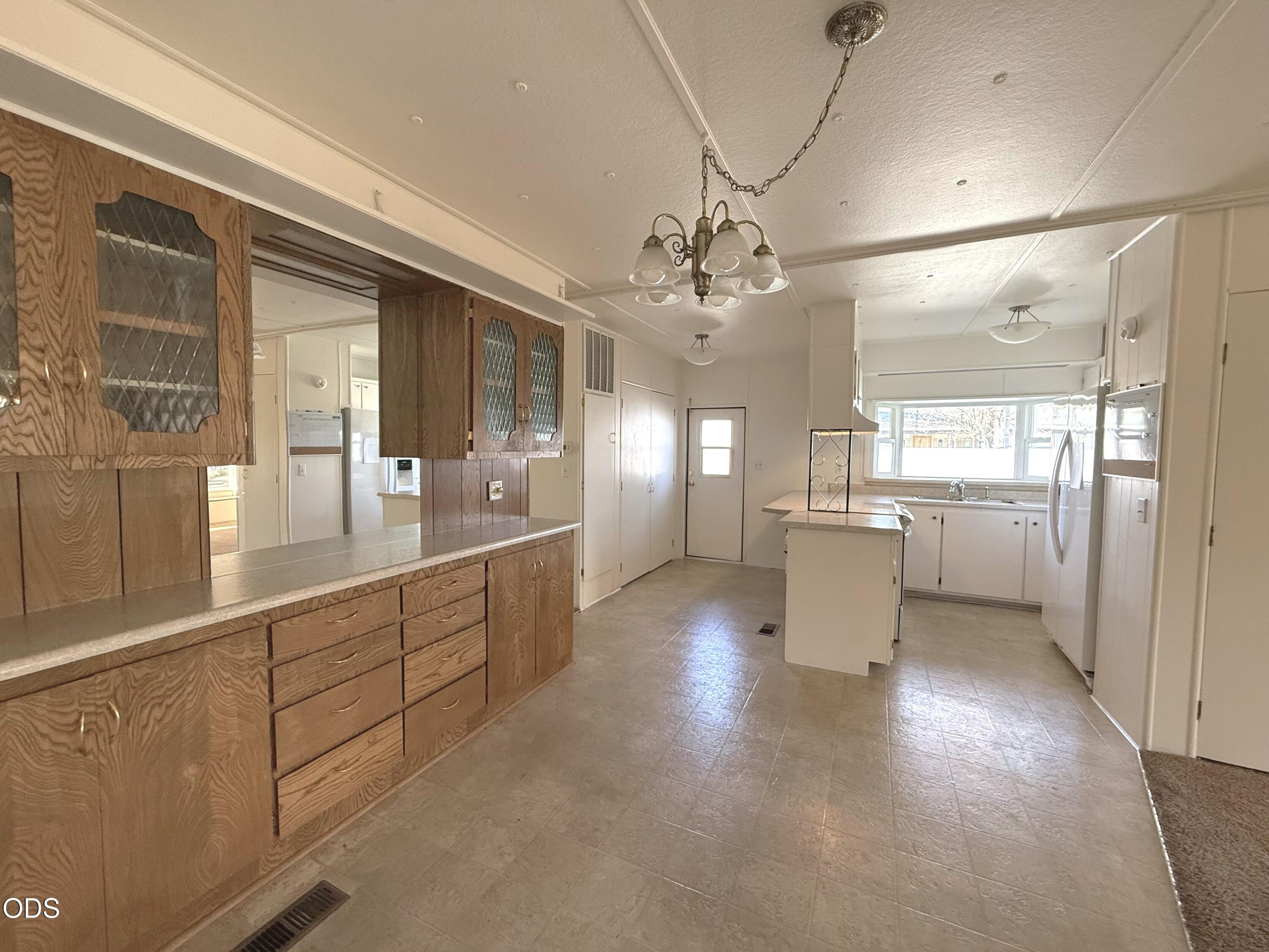 2252 Table Rock Road, Unit SPC 143 Medford, OR 97501 - Photo 9 of 12