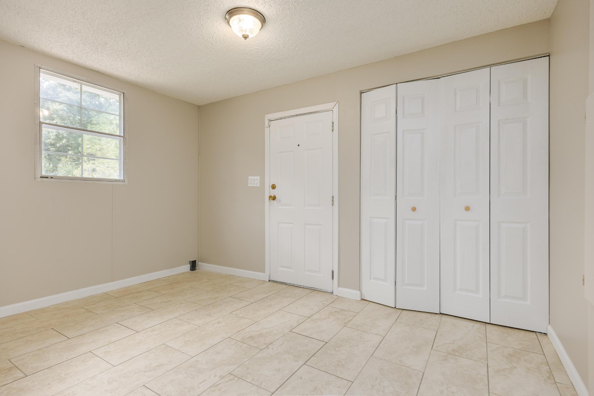339 Oak Tree Road Ringgold, GA 30736 - Photo 21 of 31 an empty room with windows