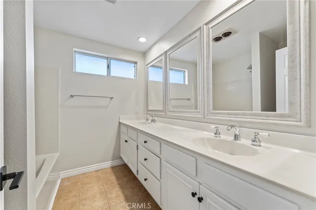 $999,000 | 28241 Tamarack Lane, Saugus, CA 91390