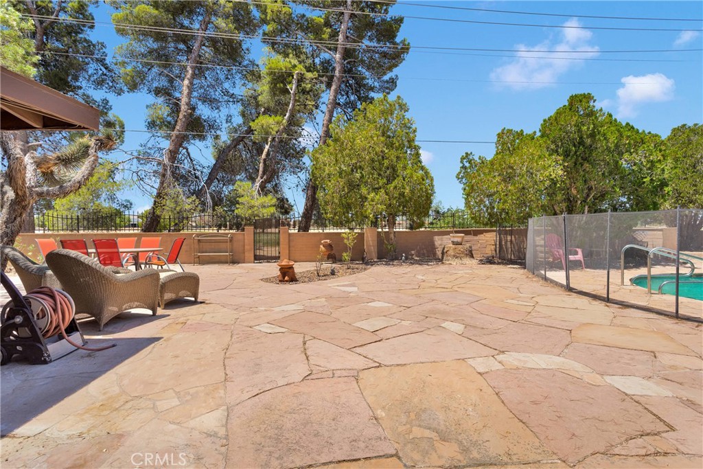 19955 Chickasaw Road Apple Valley, CA 92307 - Photo 38 of 60 a view of outdoor space with seating