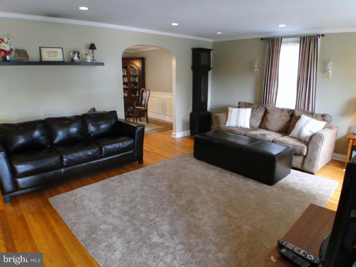 407 Shelbourne Road Havertown, PA 19083 - Photo 4 of 25 Family Room