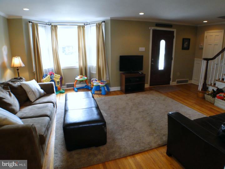 407 Shelbourne Road Havertown, PA 19083 - Photo 5 of 25 Family Room