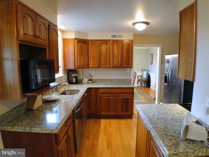 407 Shelbourne Road Havertown, PA 19083 - Photo 7 of 25 Kitchen