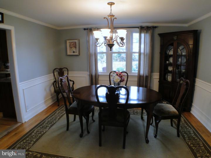 407 Shelbourne Road Havertown, PA 19083 - Photo 8 of 25 Dining Room