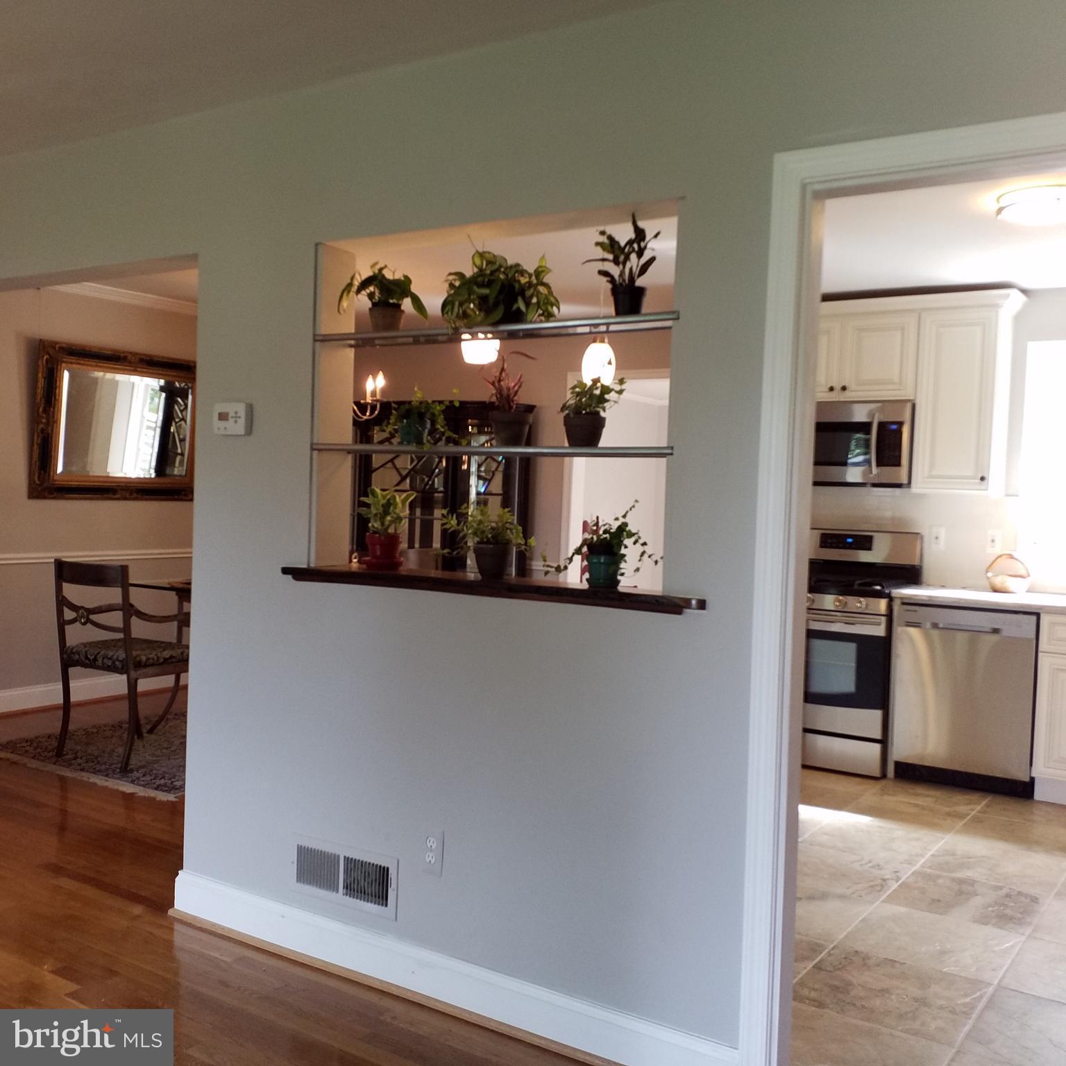 111 Margate Road Lutherville-Timonium, MD 21093 - Photo 4 of 19 Living Room