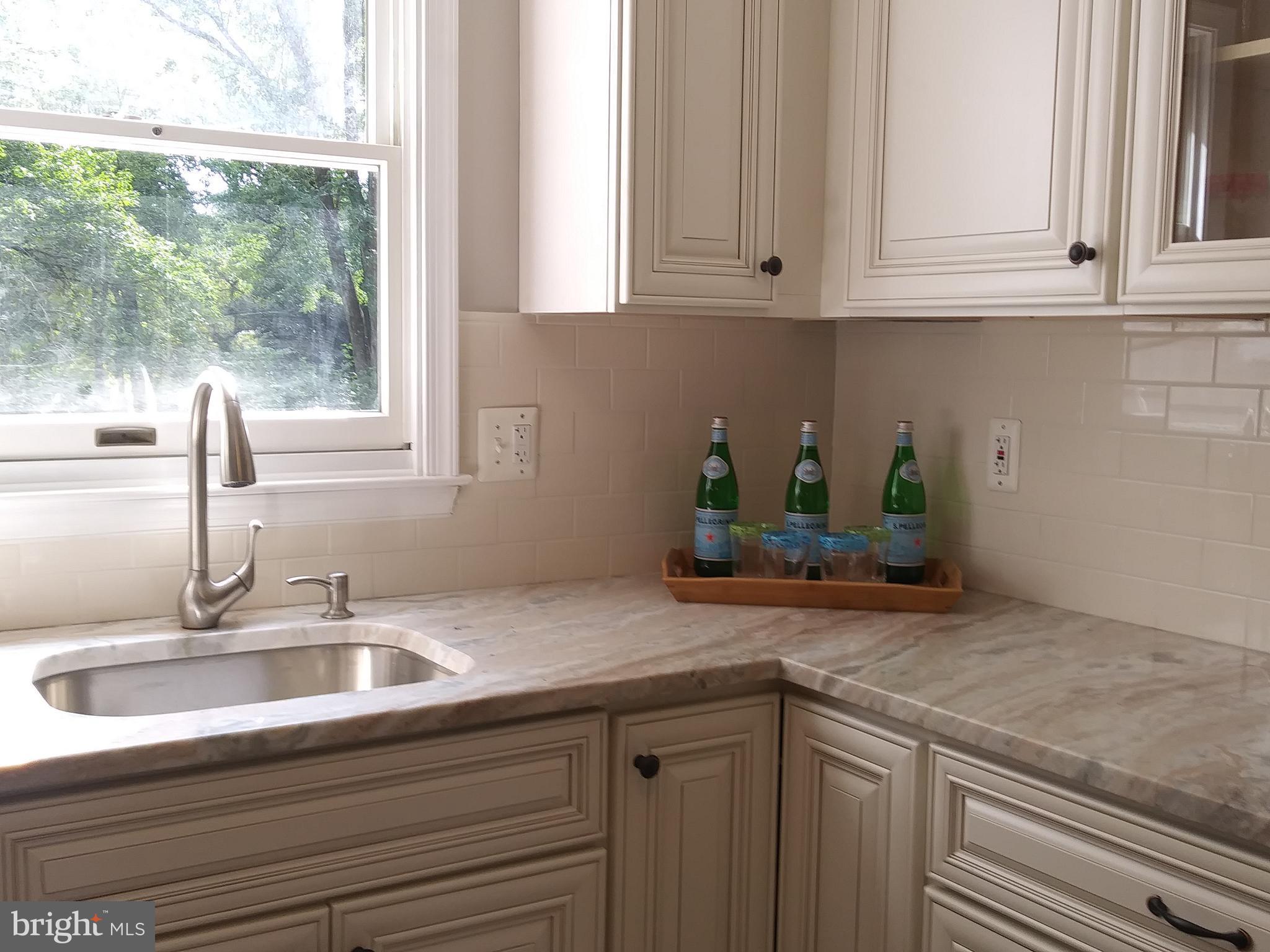 111 Margate Road Lutherville-Timonium, MD 21093 - Photo 5 of 19 Gorgeous Remodeled Kitchen!