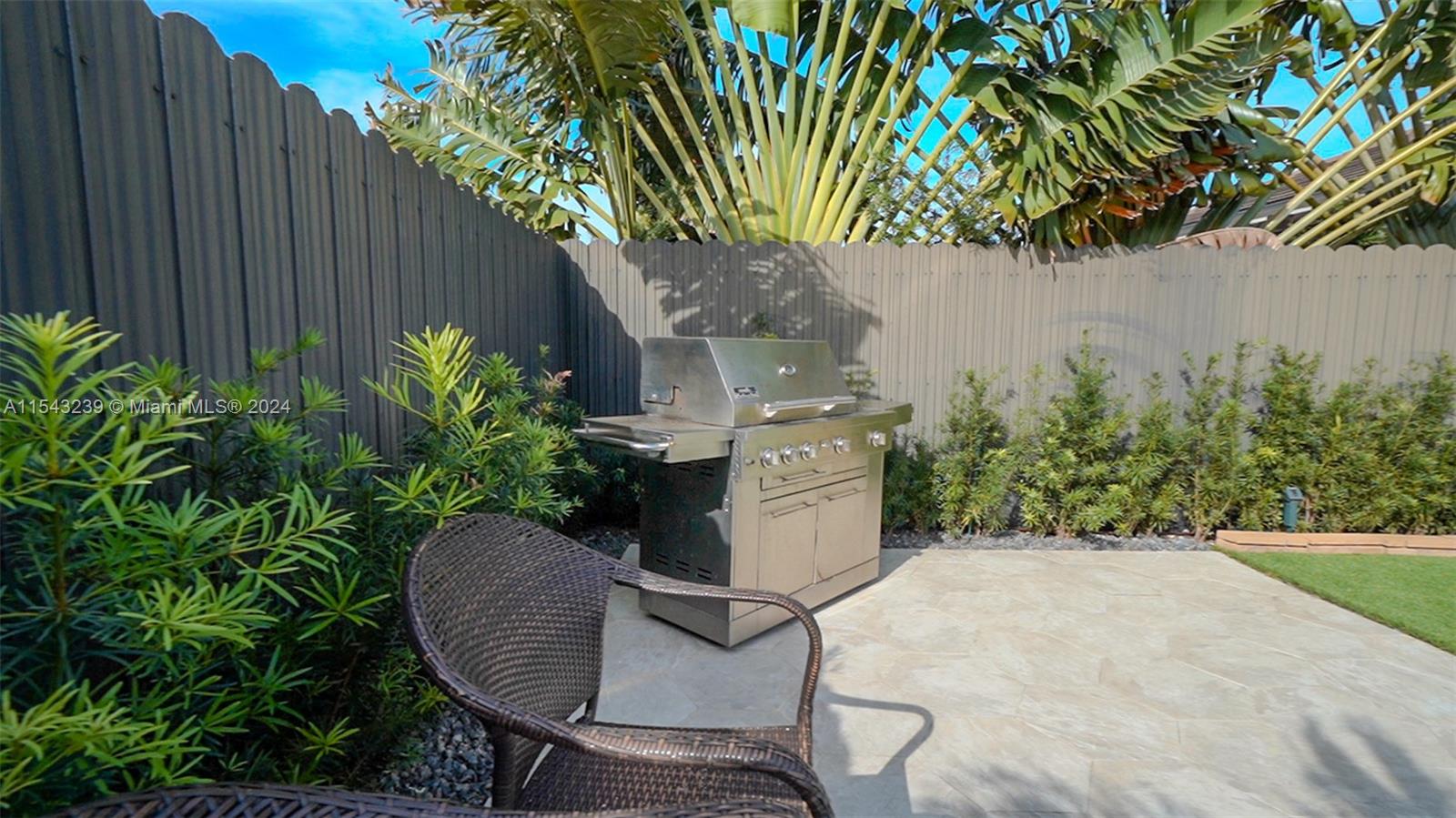 14570 Southwest 19th Street Miami, FL 33175 - Photo 27 of 30 a backyard of a house with lots of green space