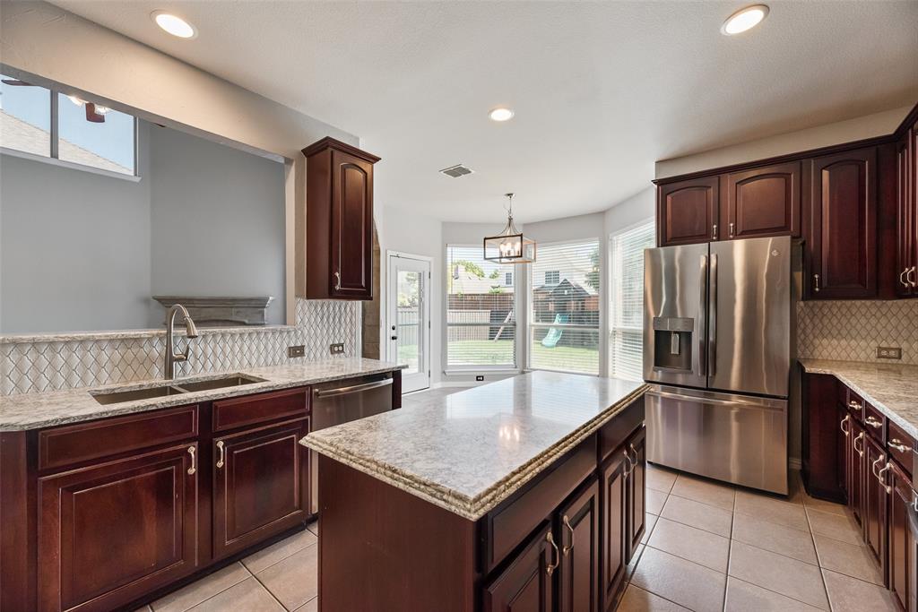 11104 Rogers Road Frisco, TX 75033 - Photo 8 of 40