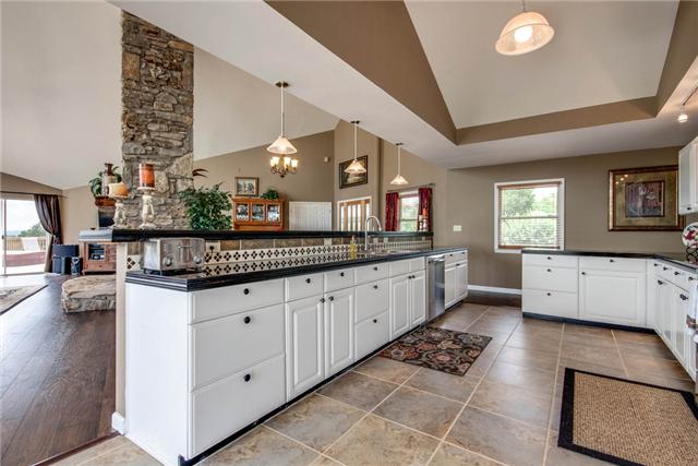 1371 Hunter Road Franklin, TN 37064 - Photo 7 of 19 Wide open updated kitchen