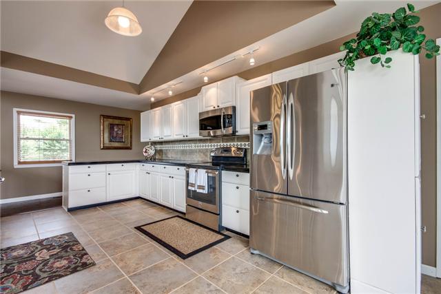 1371 Hunter Road Franklin, TN 37064 - Photo 8 of 19 Bright area with stainless appliances