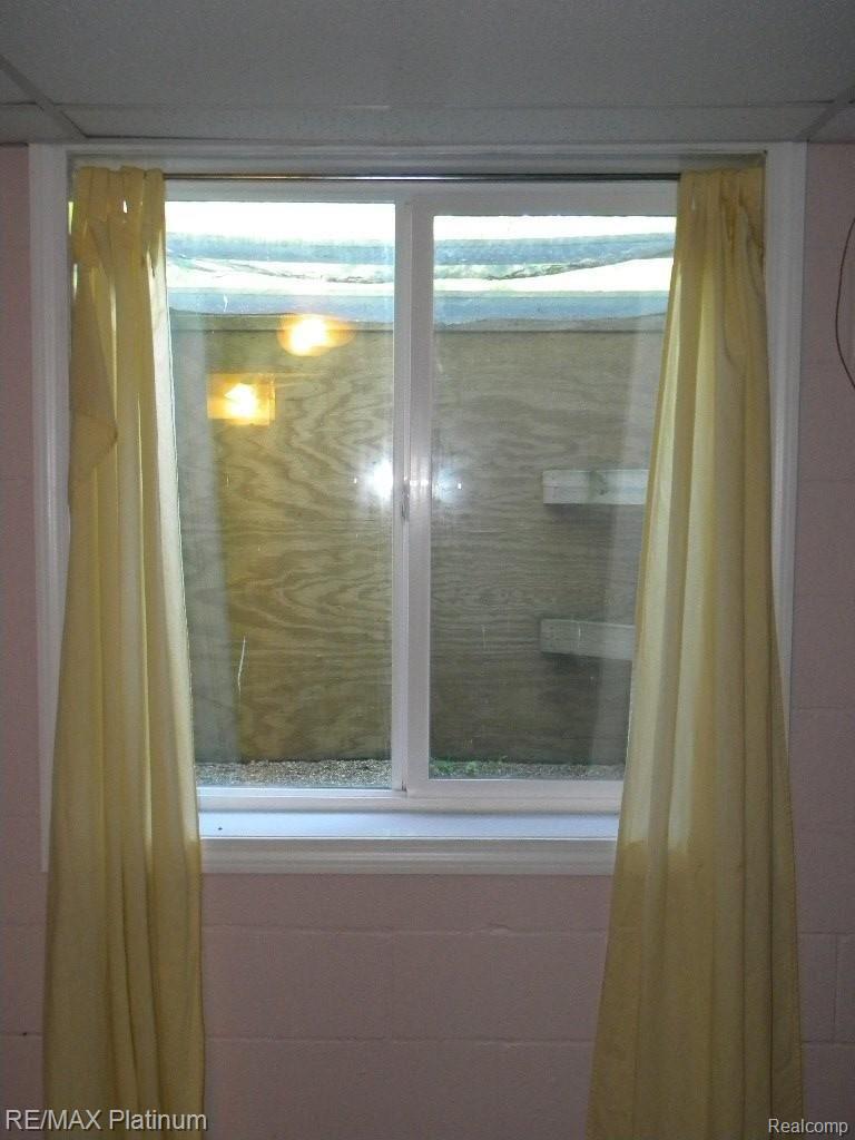 11975 Moyer Road Webberville, MI 48892 - Photo 19 of 25 Ergress Window