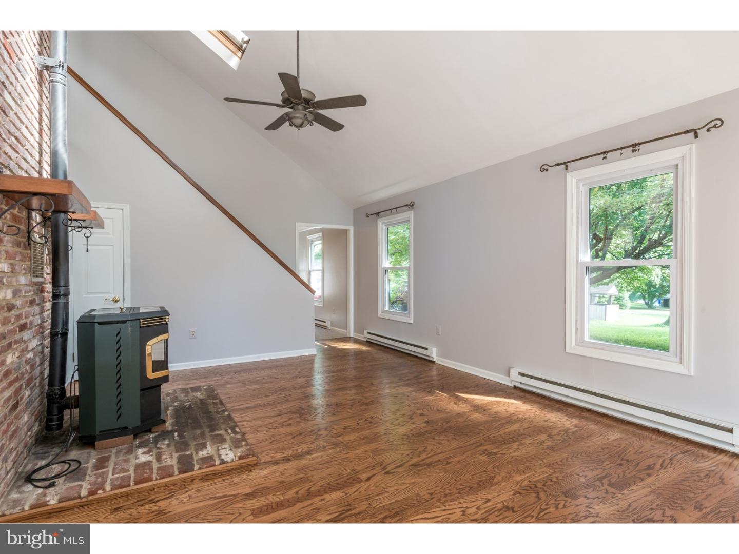 948 Pebble Hill Road Doylestown, PA 18901 - Photo 3 of 25 Living Room