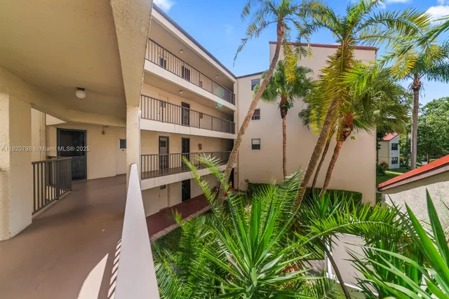 a view of an outdoor kitchen