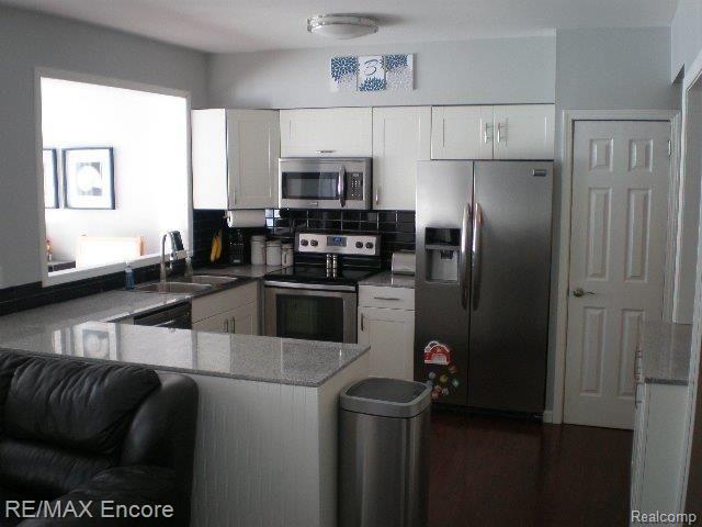 8991 Clark Road Clarkston, MI 48346 - Photo 7 of 45 KITCHEN OPEN TO FAMILY RM