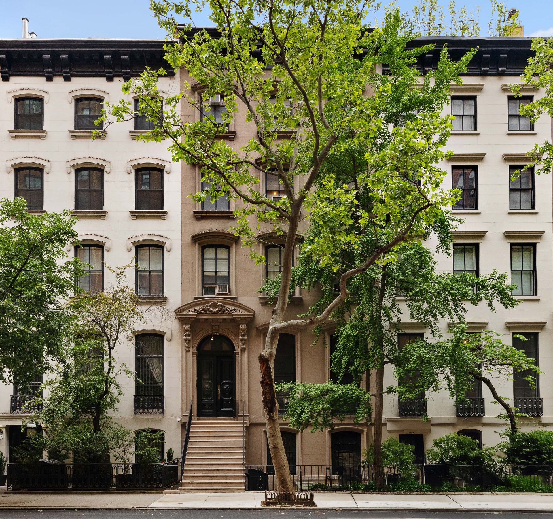 448 West 23rd Street Manhattan, NY 10011 - Photo 2 of 25