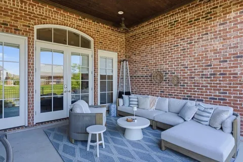 $865,000 | 5847 Lakeview Lane, Lake Charles, LA 70605