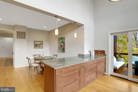 $1,900,000 | 4715 38th Street North, Arlington, VA 22207