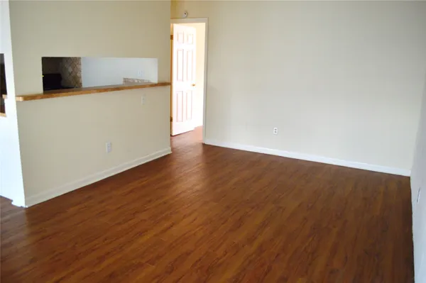 $800 | 4709 Harmon Avenue, Unit 305, Austin, TX 78751