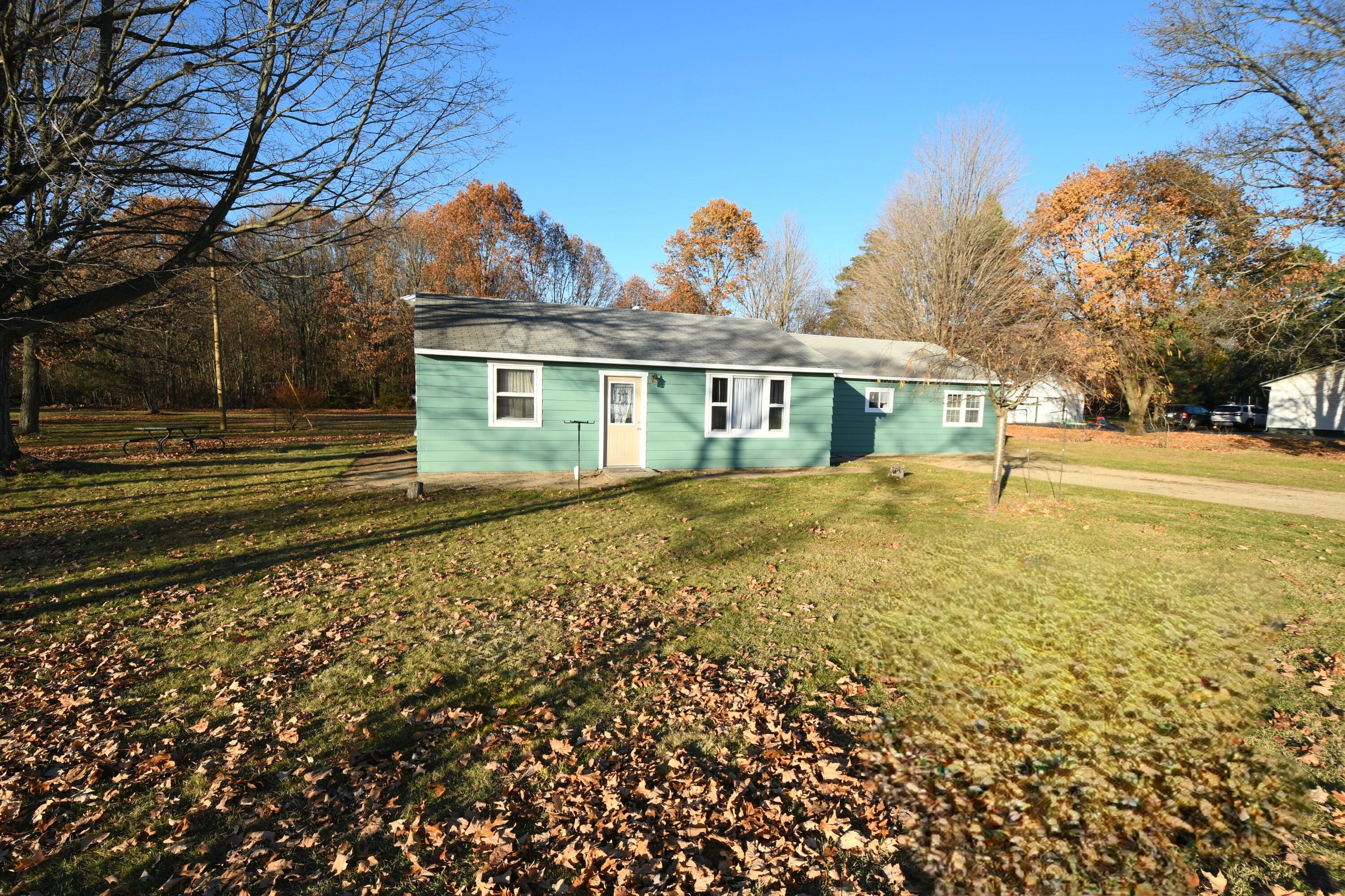 25248 Front Street Mattawan, MI 49071 - Photo 3 of 39 DSC_5947