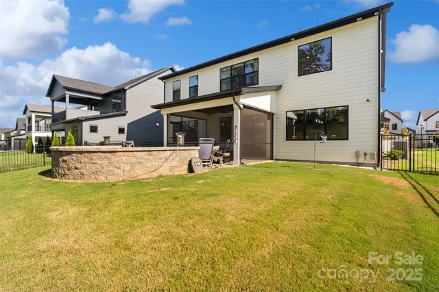 an aerial view of a house having yard