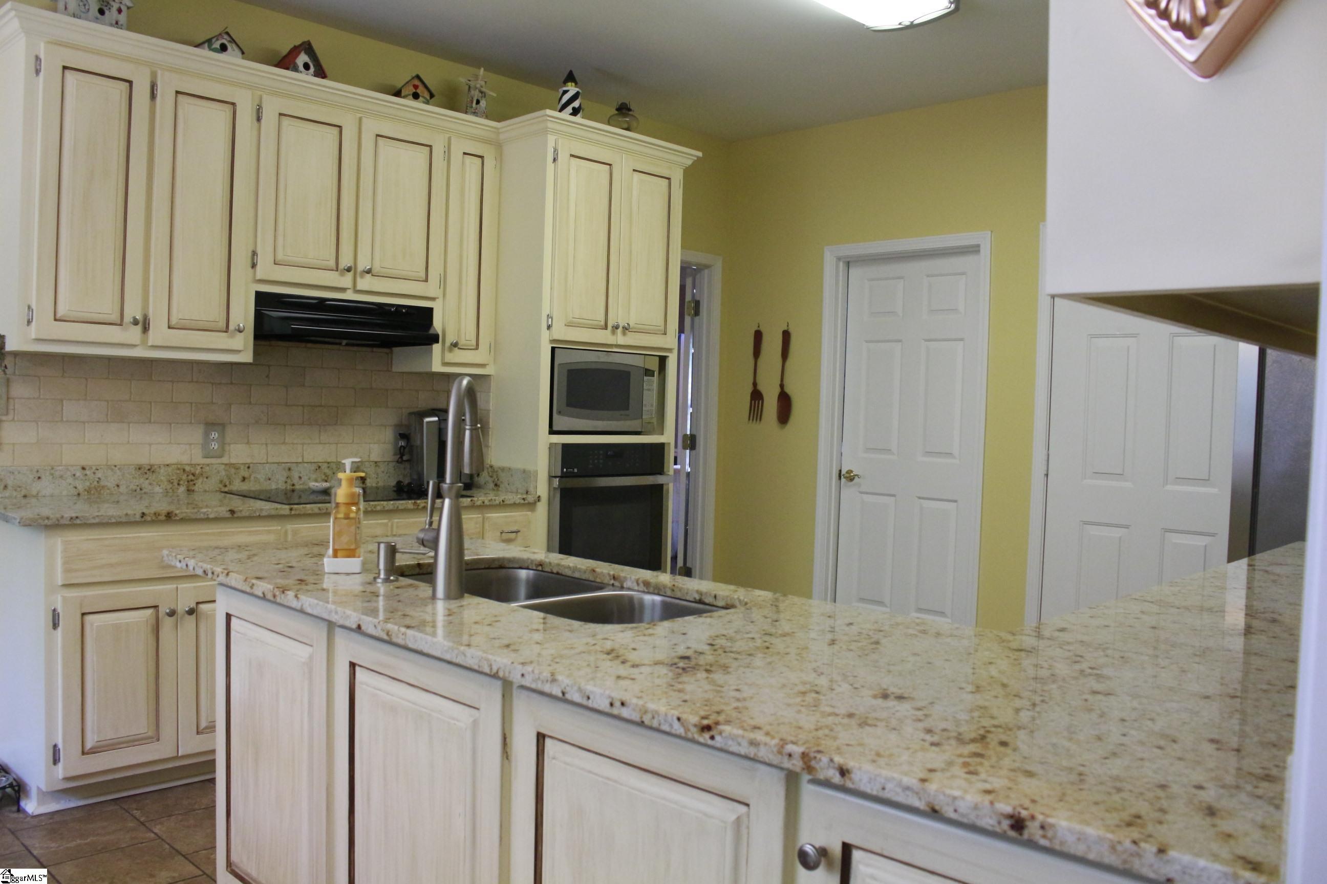 100 Camperdown Court Easley, SC 29642 - Photo 6 of 38