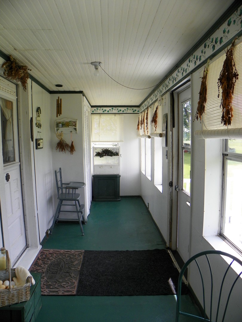 1780 Higgins Road Morris, IL 60450 - Photo 21 of 30 a view of an entryway with a window