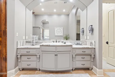 $1,100,000 | 100 Candlewood Drive, Lafayette, LA 70508
