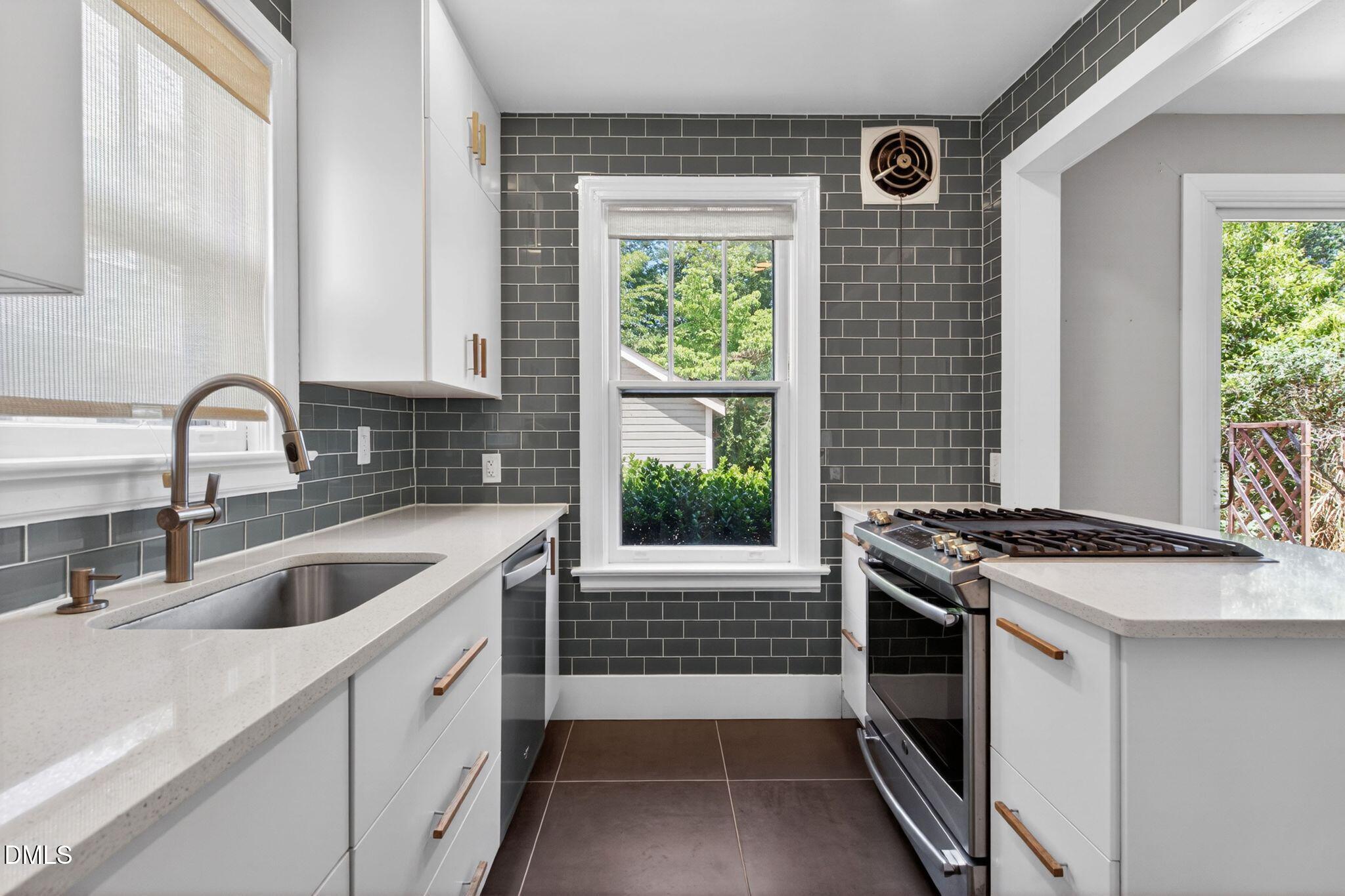 113 East Whitaker Mill Road Raleigh, NC 27608 - Photo 6 of 58 Kitchen